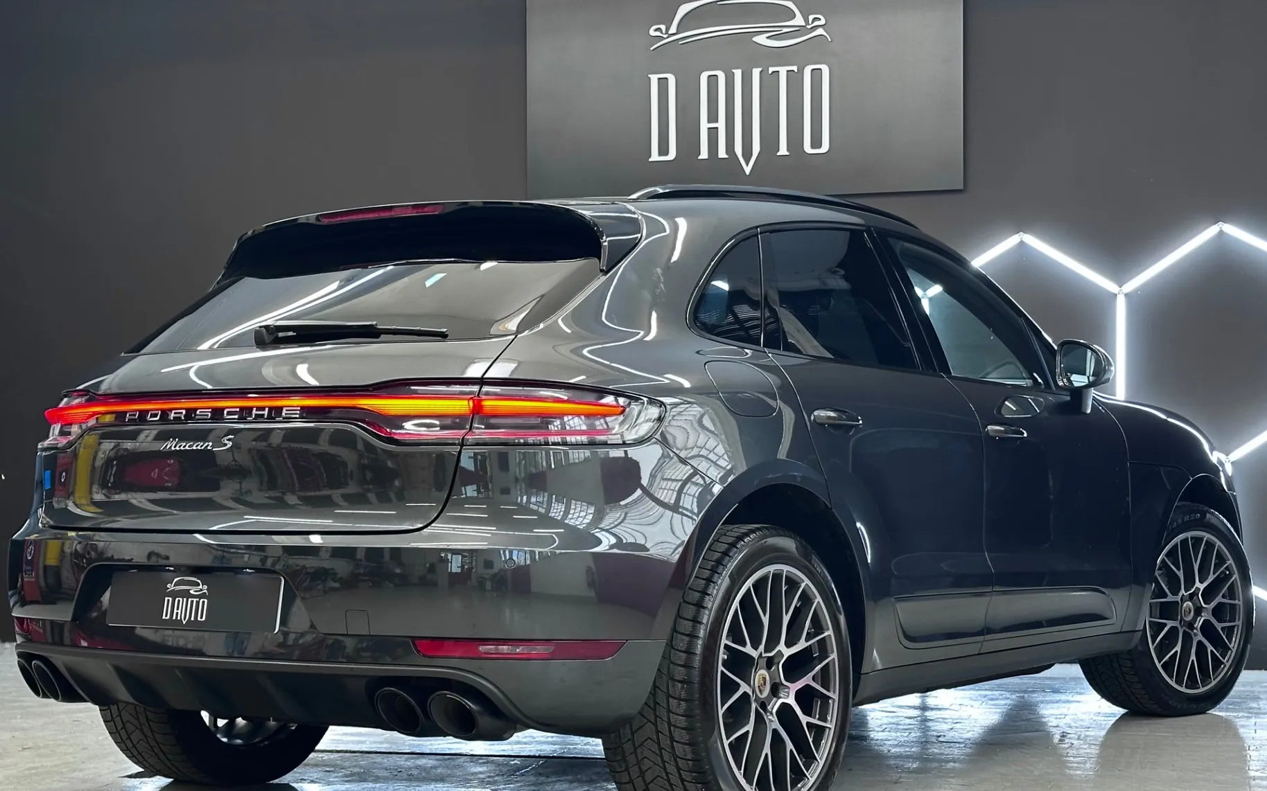 Notranja slika - Porsche Macan - S ZRAČNO+PANO+BOSE+ACC+CHRONO+360KAMERA+HLAJENJE S - 7