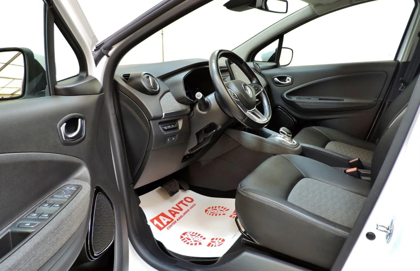 Zunanja slika - Renault Zoe - INTENS R135 - 8