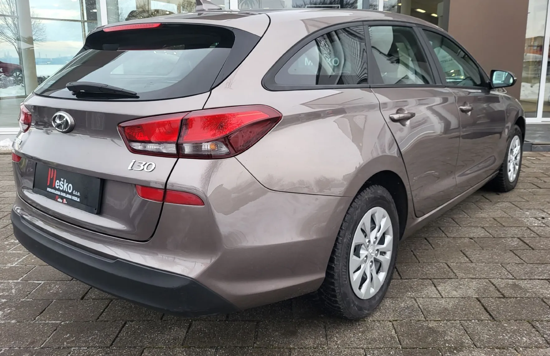 Zunanja slika - Hyundai i30 Wagon - 1.5 110 MPI TREND-slo-1last-ac-el.paket-servisna - 5