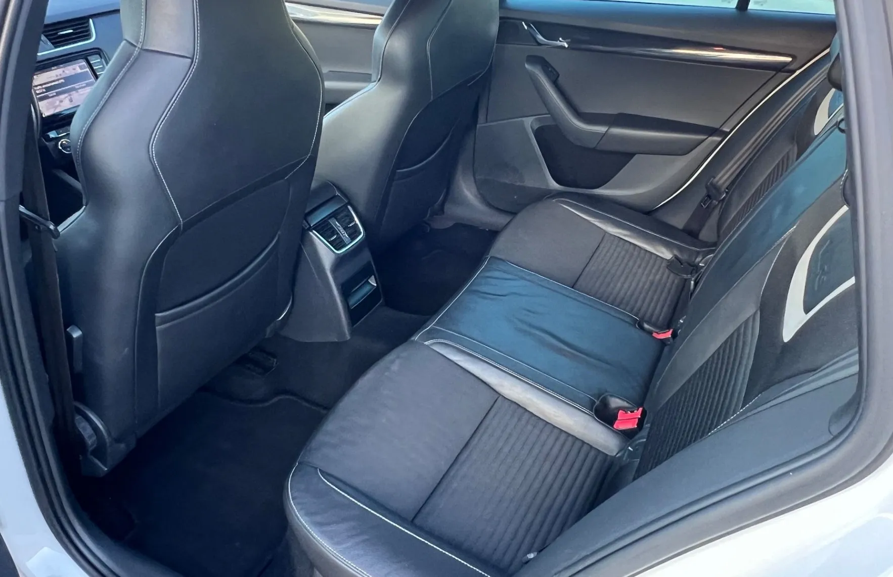 Zunanja slika - Škoda Octavia - 2.0 TDI RS+XENON+NAVI+PDC+KLJUKA... - 18