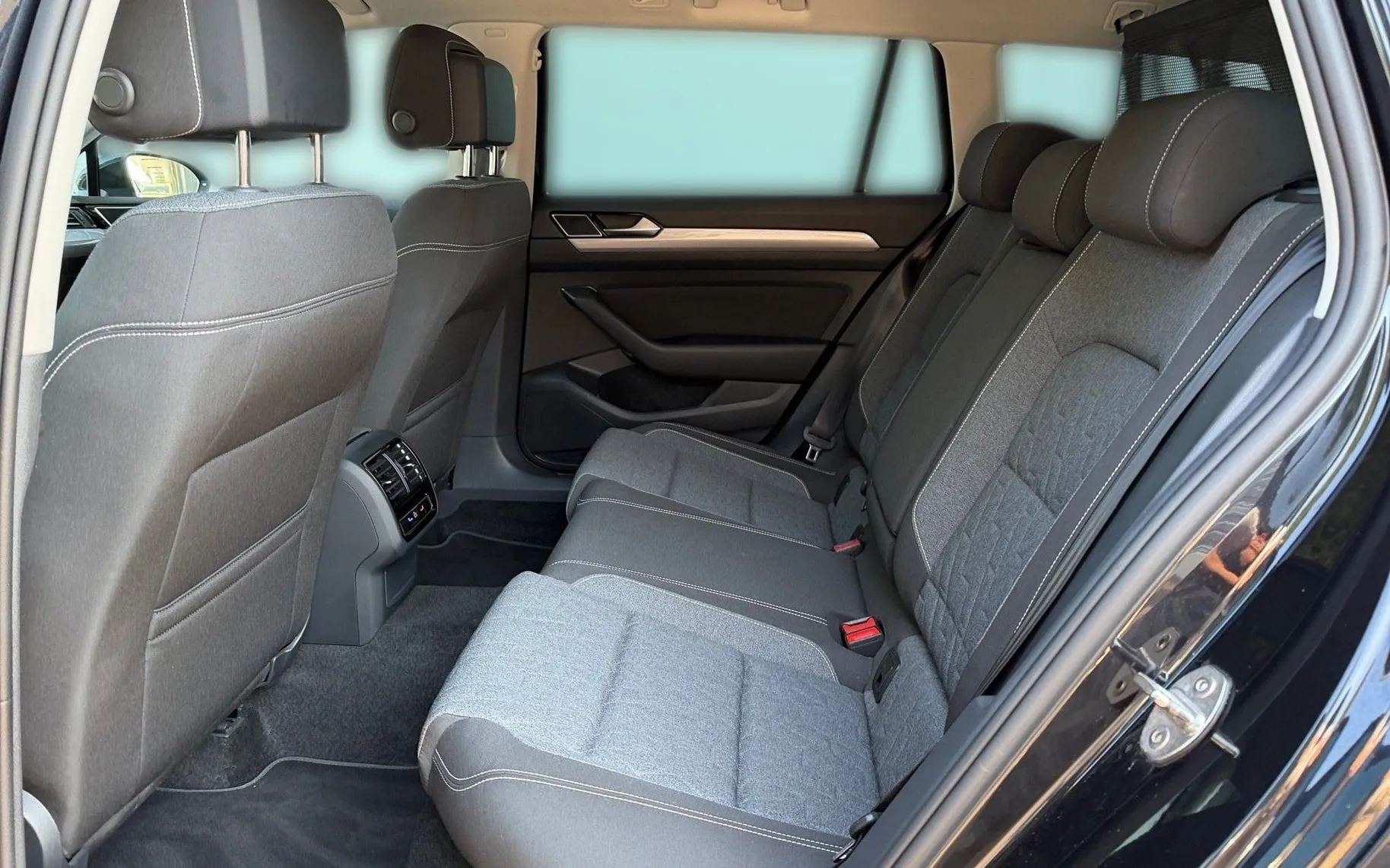 Notranja slika - Volkswagen Passat Variant - 2.0 TDI BMT SCR Business DSG-Vl. Kljuka-Masaža ACC - 11