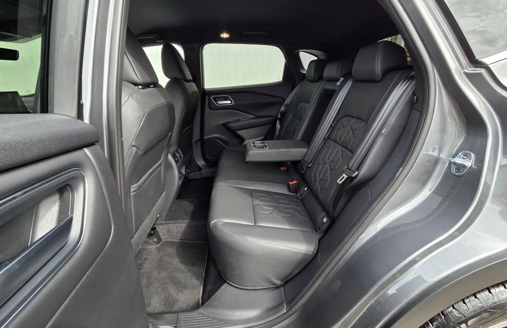Zunanja slika - Nissan Qashqai - Tekna 1.3 DIG-T 158 X-Tronic+paket COLD - 12