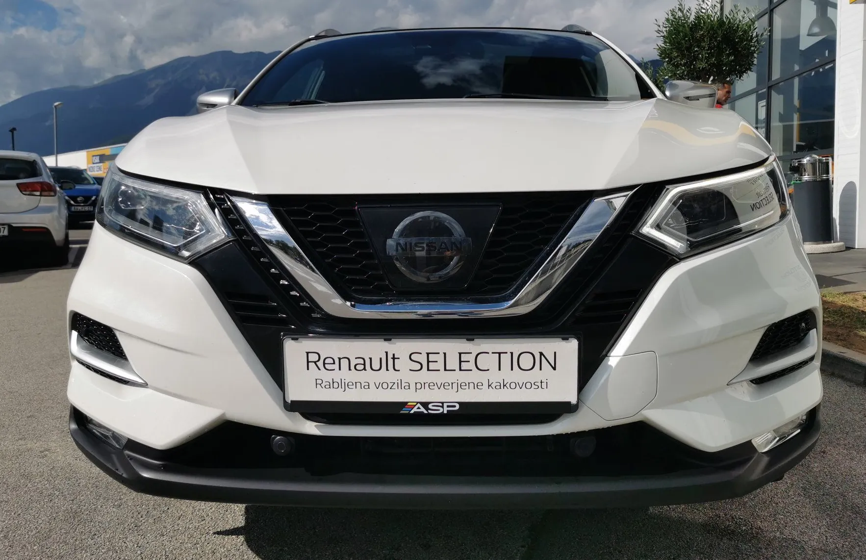 Zunanja slika - Nissan Qashqai - DIG-T 115 Xtronic Tekna Plus - 2