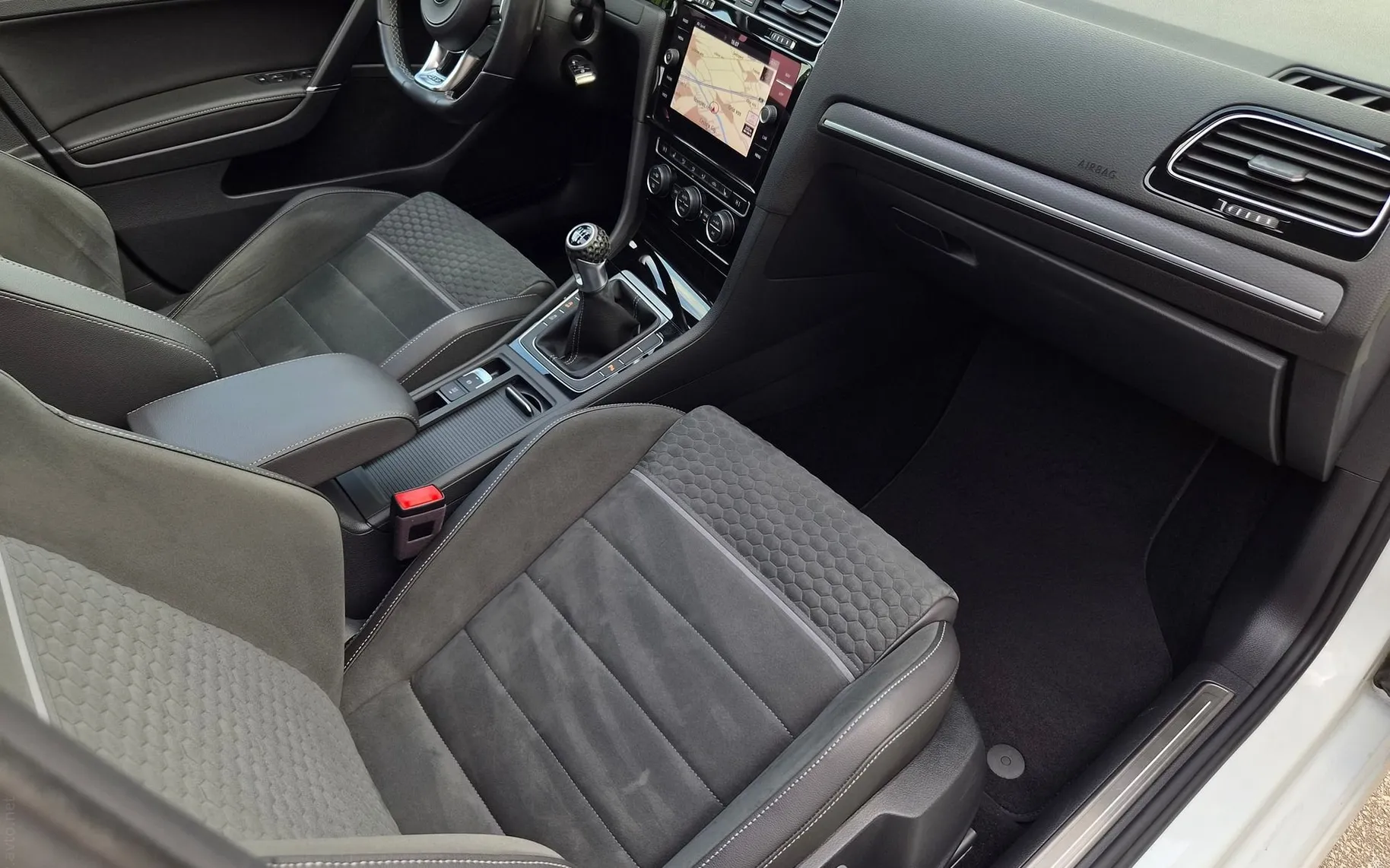 Notranja slika - VW Golf - 2.0GTD-VIRTUAL-PANORAMA-ACC-SPORT MODE-18COL-2XPDC - 7