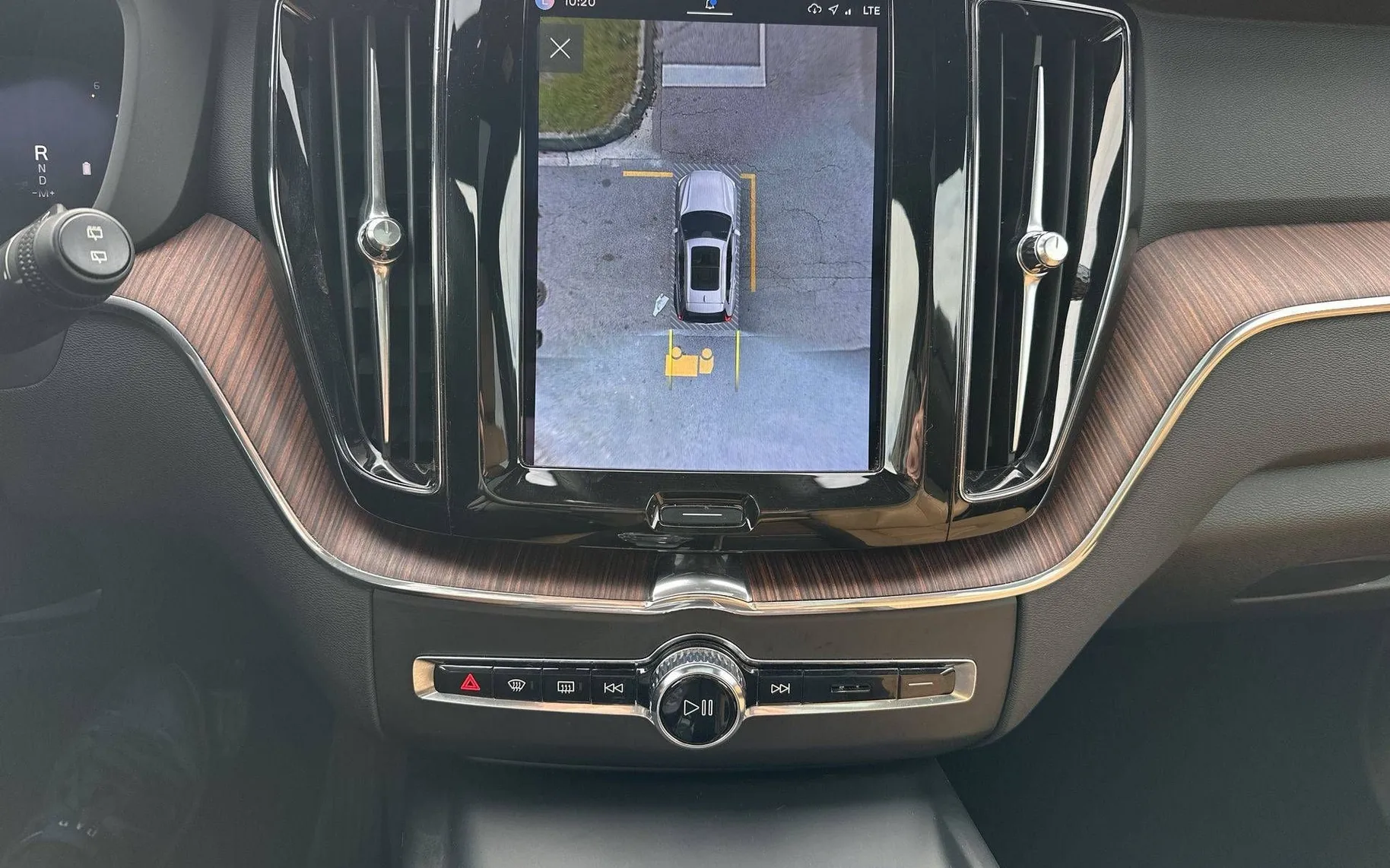 Notranja slika - Volvo XC60 - B4 D AWD Plus Dark Avt. Zračno Pano ACC Kljuka - 17