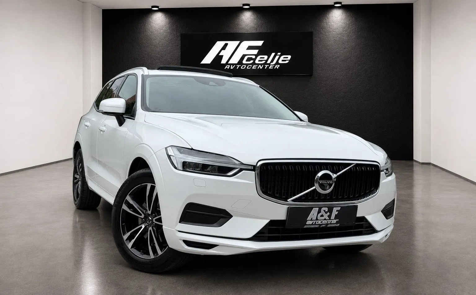 Zunanja slika - Volvo XC60 - D4-4X4-AUT-PANORAMA-FUL LED-LIZING ZA TUJCE- - 3