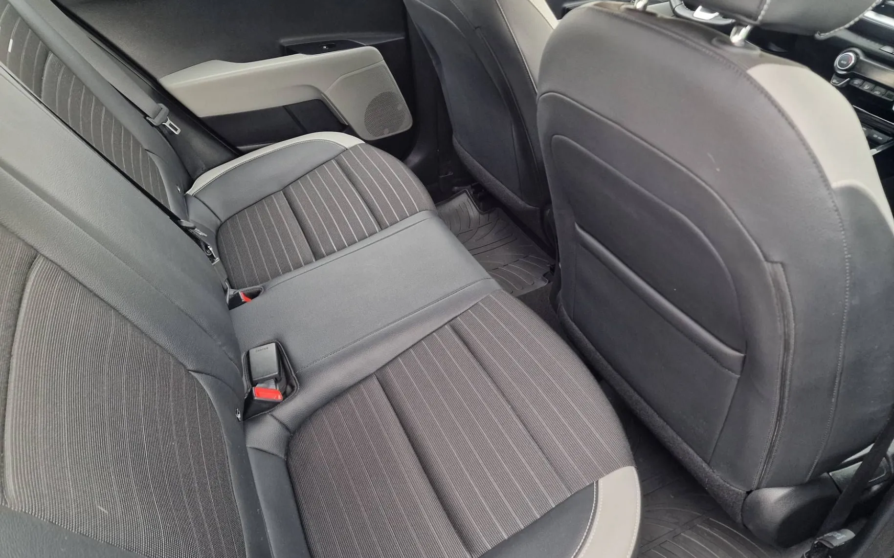 Notranja slika - KIA Stonic - 1.25 MPI 1.LASTNIK KAMERA NAVIG. KREDIT BREZ POLOG - 11
