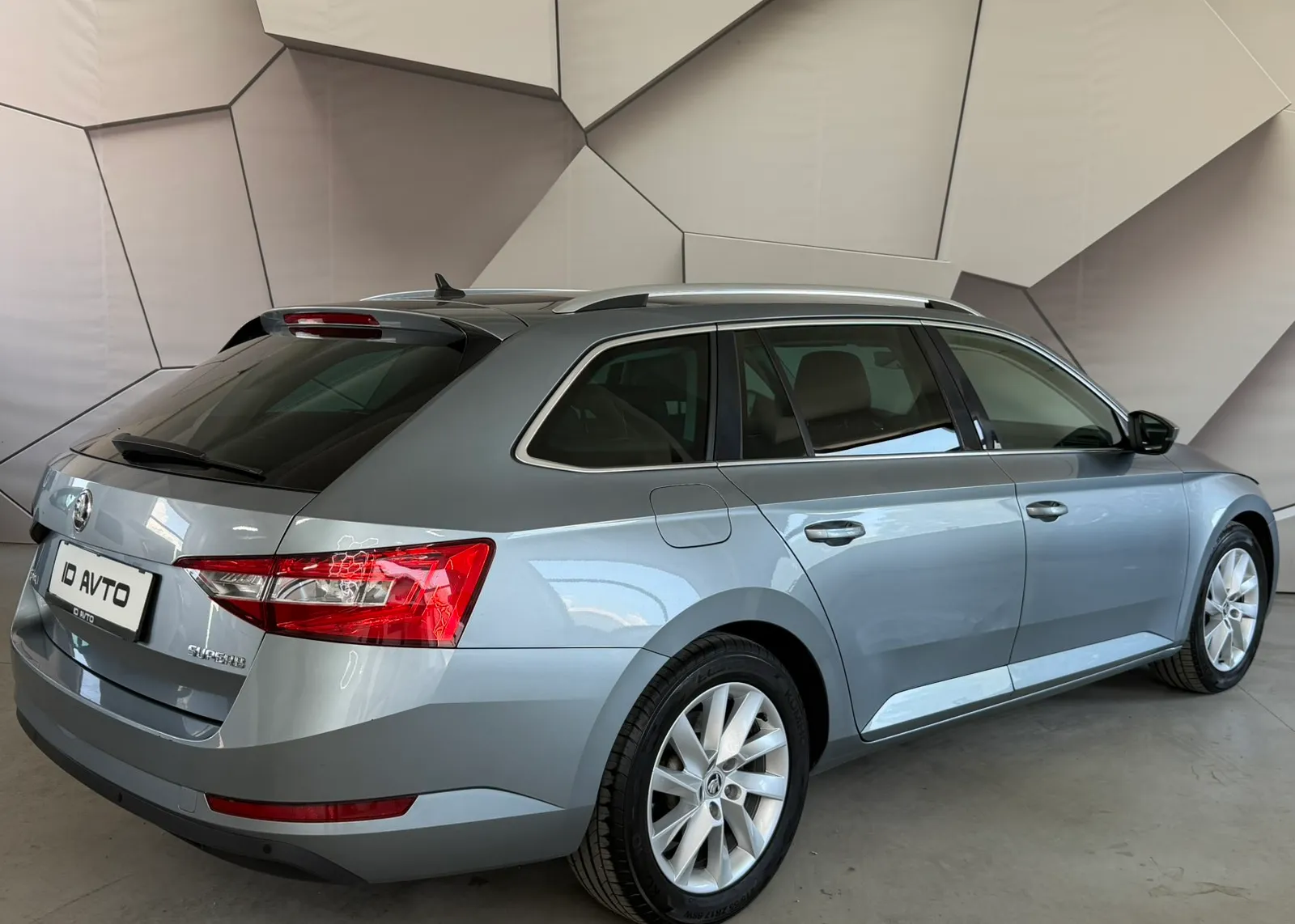 Zunanja slika - Škoda Superb - Combi 2,0 TDI L&K DSG - 4