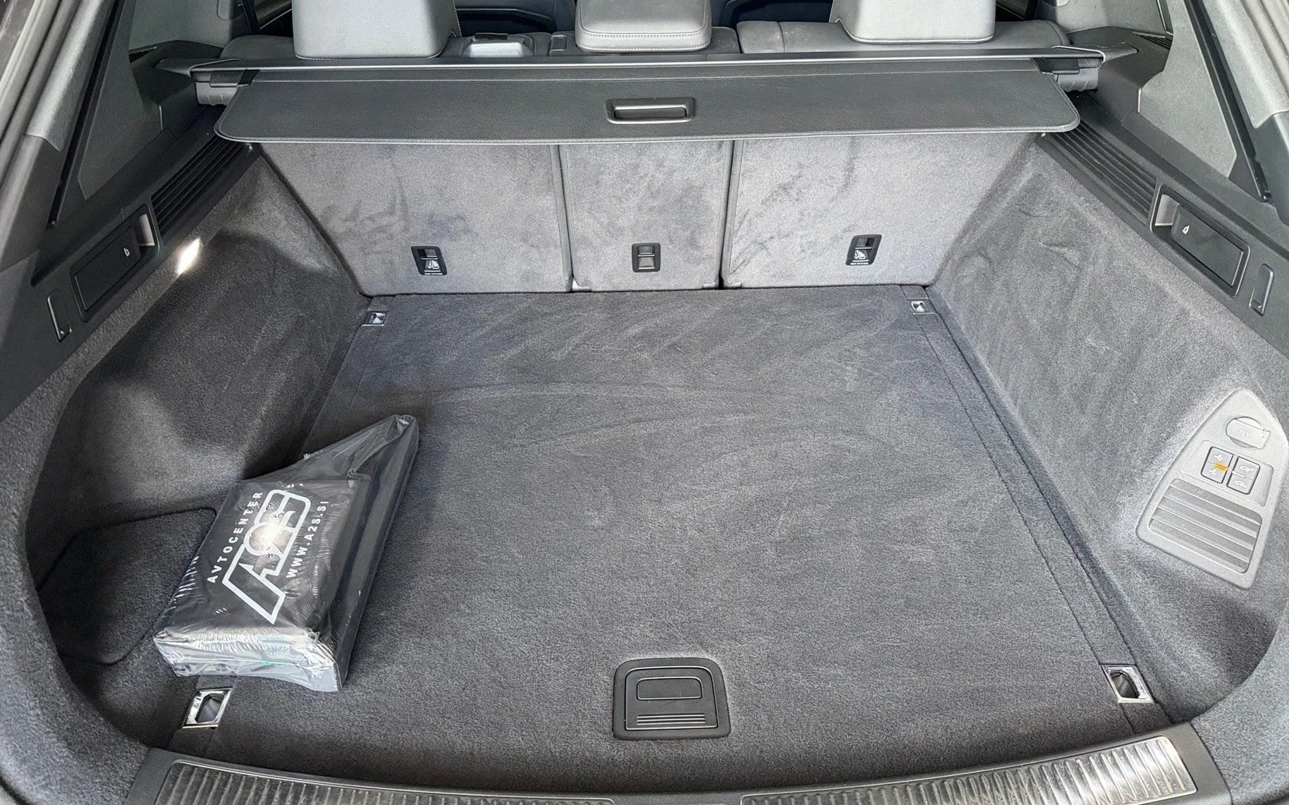Notranja slika - Volkswagen Touareg - 4motion V6 TDI BMT R-Line Aut.Panorama-NightVisi.. - 12