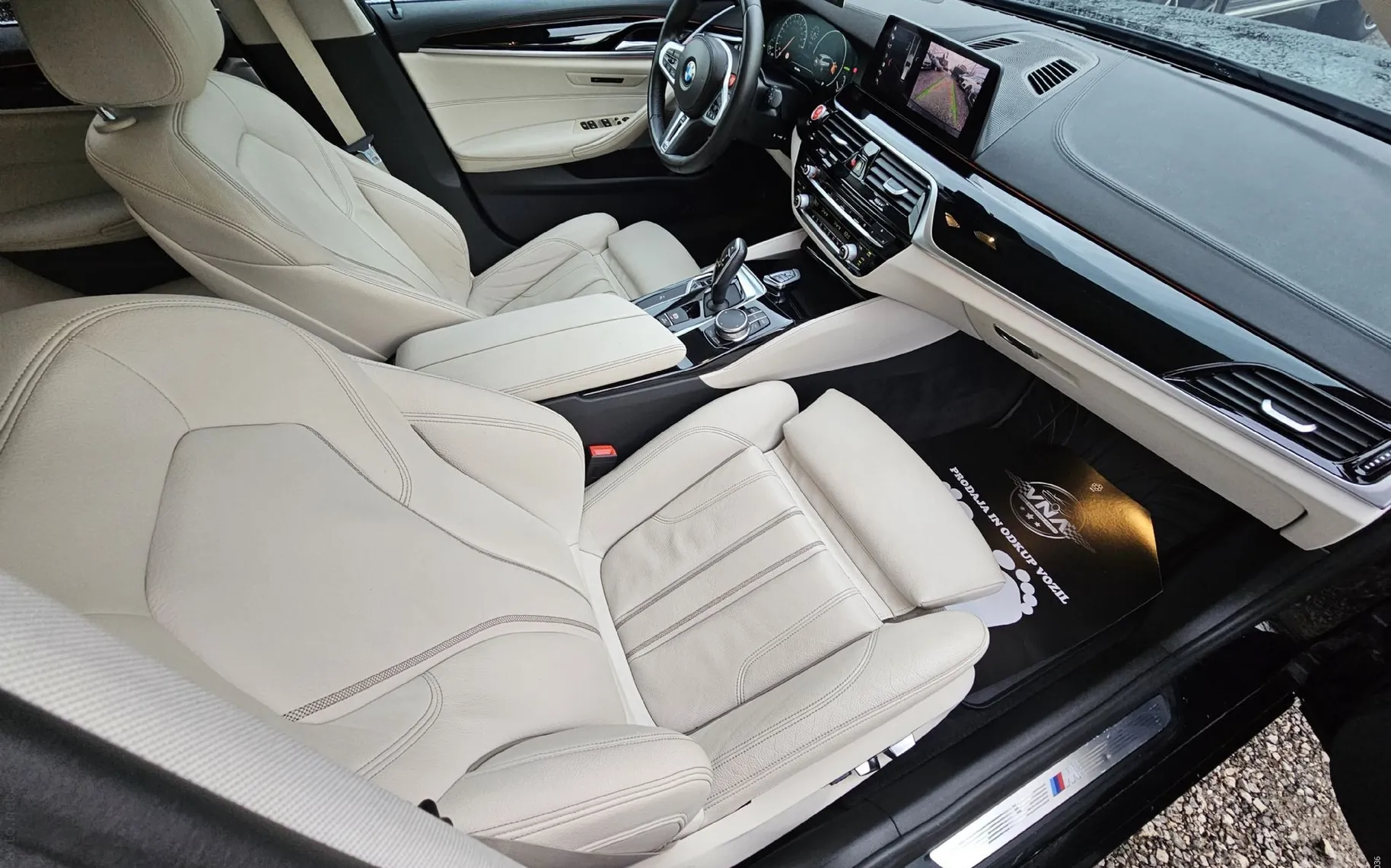 Notranja slika - BMW serija 5 Touring: - 530i xDrive |M-IZPUH-VOLAN|BOWERS|KAMERA|AMBIENT| - 9