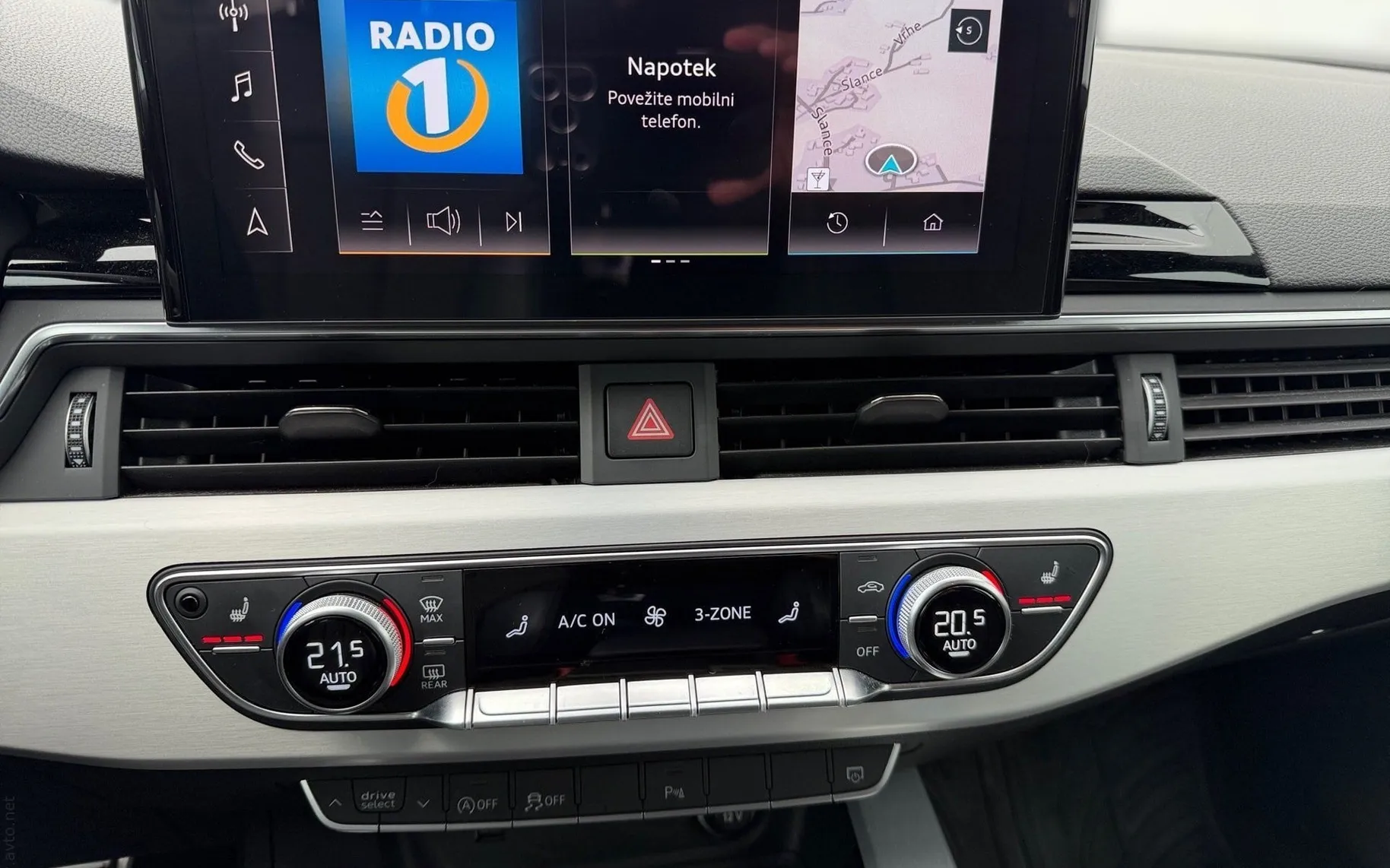Notranja slika - Audi A4 - 35 TFSI S line S tronic-SLO-Lane assist-PDC-Kame - 9