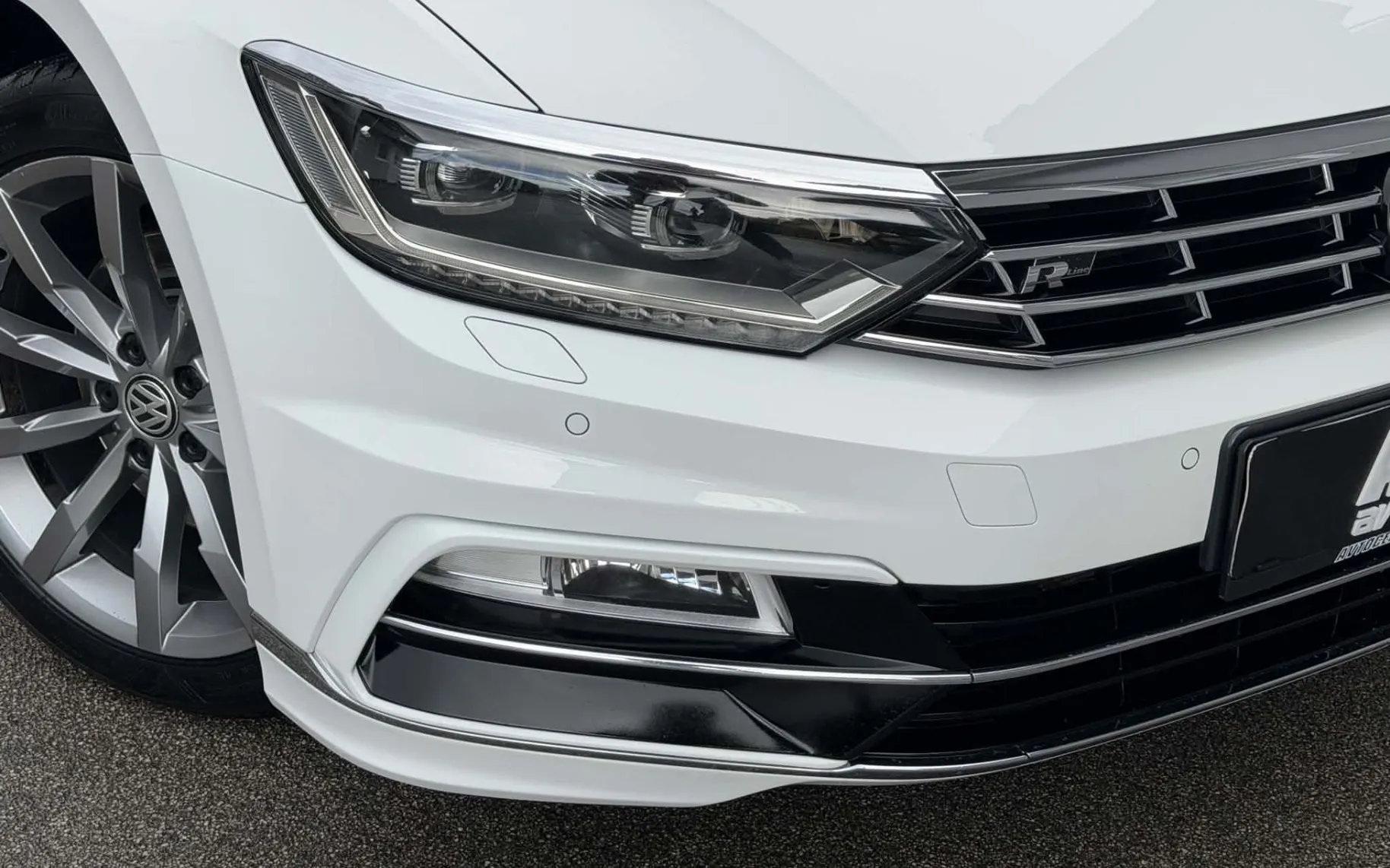 Notranja slika - Volkswagen Passat - 2.0 TDI-R LINE-1 LASTNIK-FUL LED-LIZING ZA TUJCE- - 8