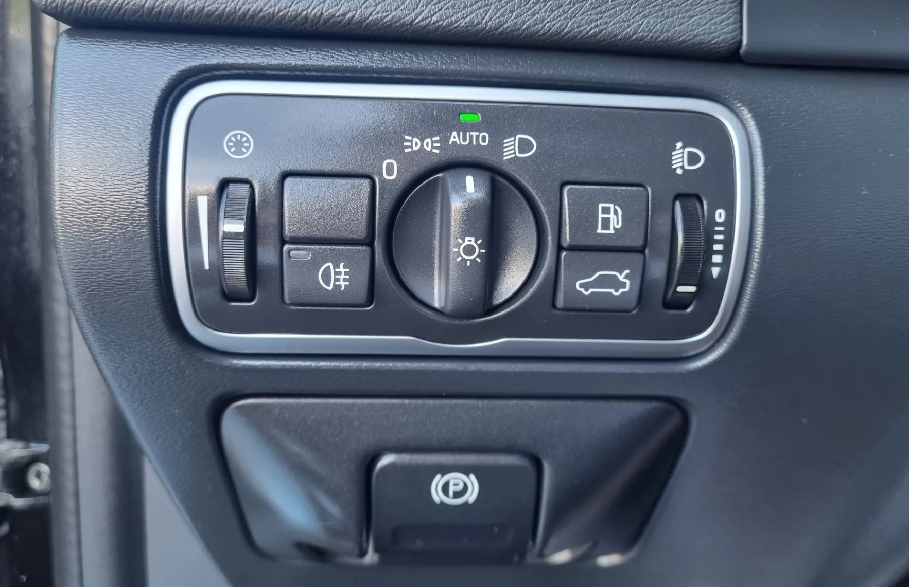 Zunanja slika - Volvo V60 - 2.0 TD - VLEČNA KLJUKA +NAVIGACIJA+PDC+TEMPOMAT... - 16