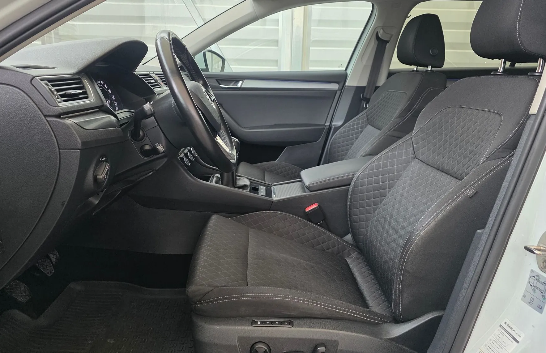 Zunanja slika - Škoda Superb - 2.0 TDI 4X4 -WEBASTO - RADAR - KAMERA - EL.KLJUKA - 9
