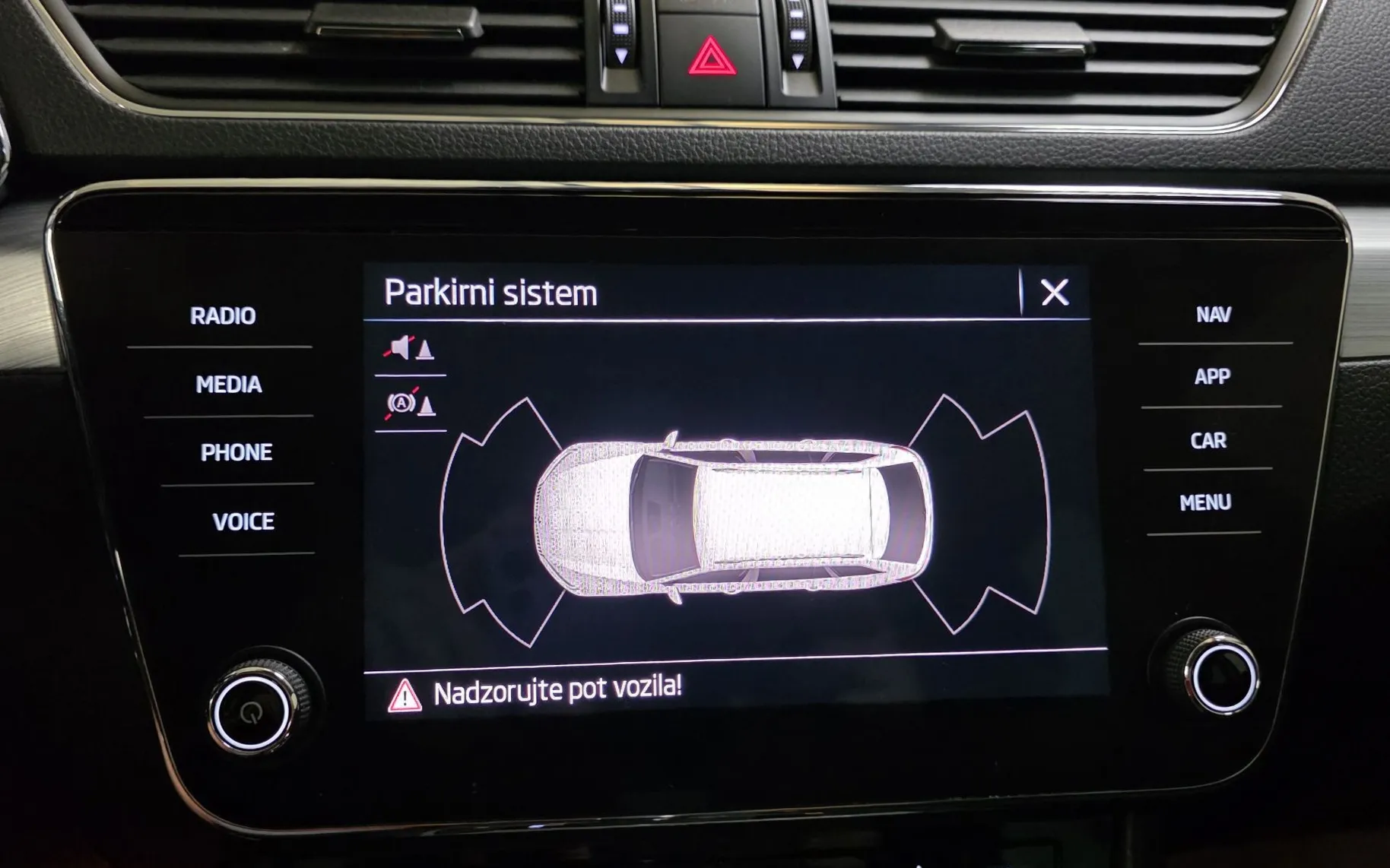 Zunanja slika - Škoda Superb - Combi 2,0 TDI Ambition DSG ACC NAVI LED KAM KLJUKA - 13