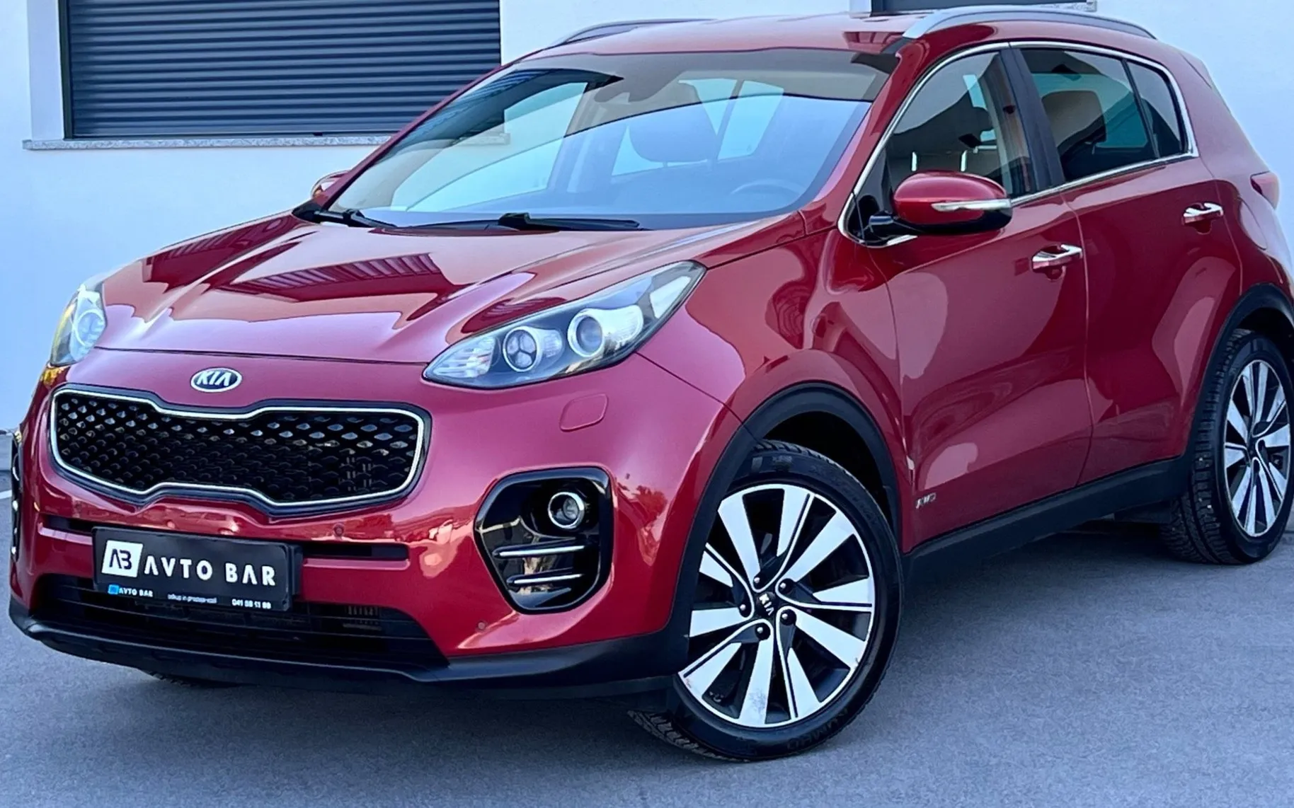 Zunanja slika - KIA Sportage - 4WD 2.0 CRDI+SLO+KEYLESS GO+MRTVI KOT+KAMER... - 3