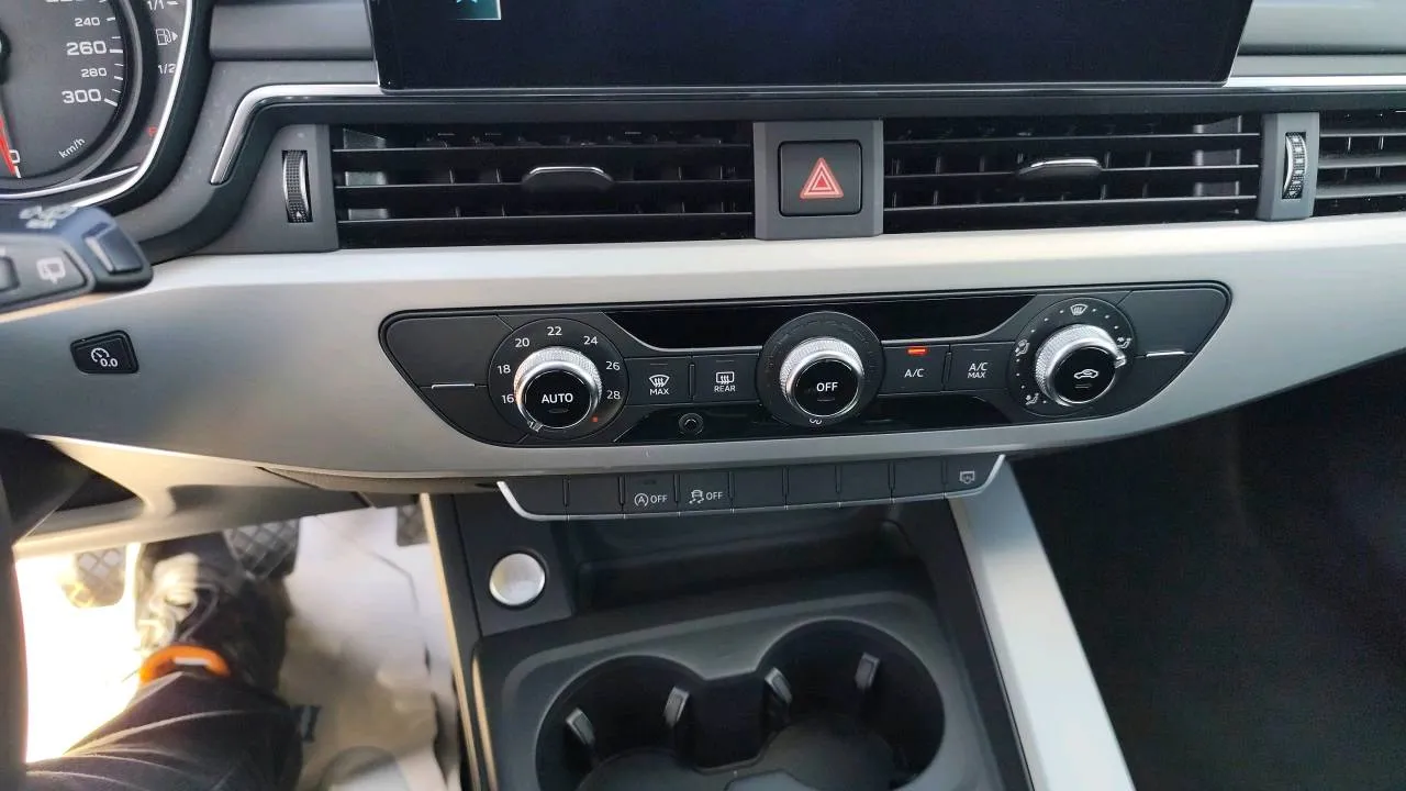 Notranja slika - Audi A4 - 2.0 TFSI - 13