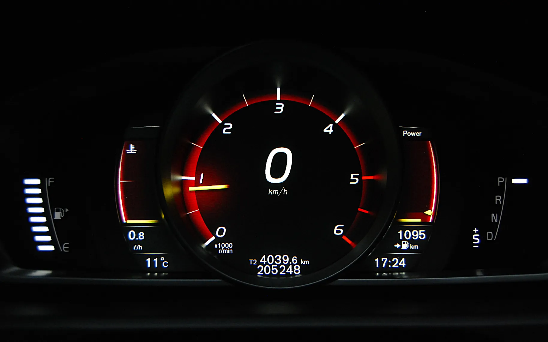 Notranja slika - Volvo V40 - Cross Country D3 Geartronic Momentum  - Översta Edition - 7