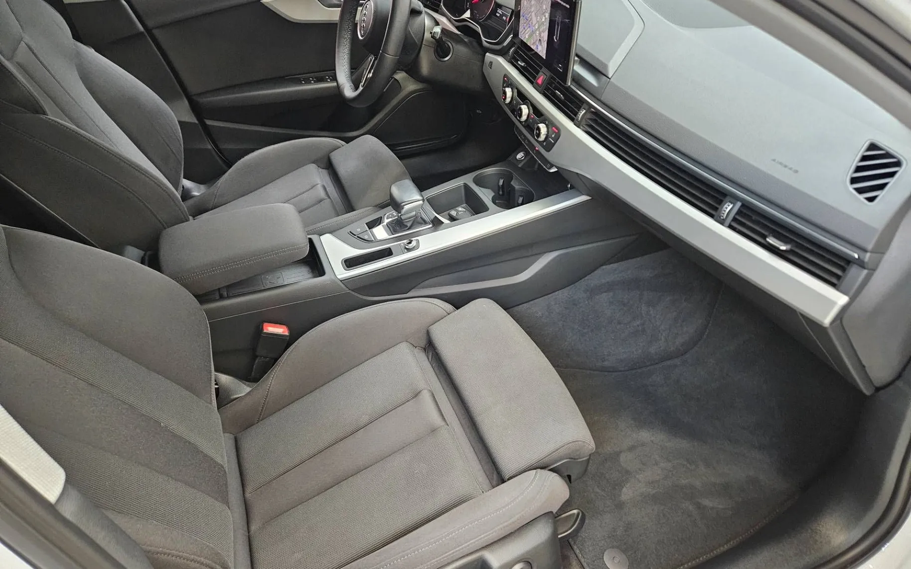 Notranja slika - Audi A4 Avant - 35 TDI S tronic - 9
