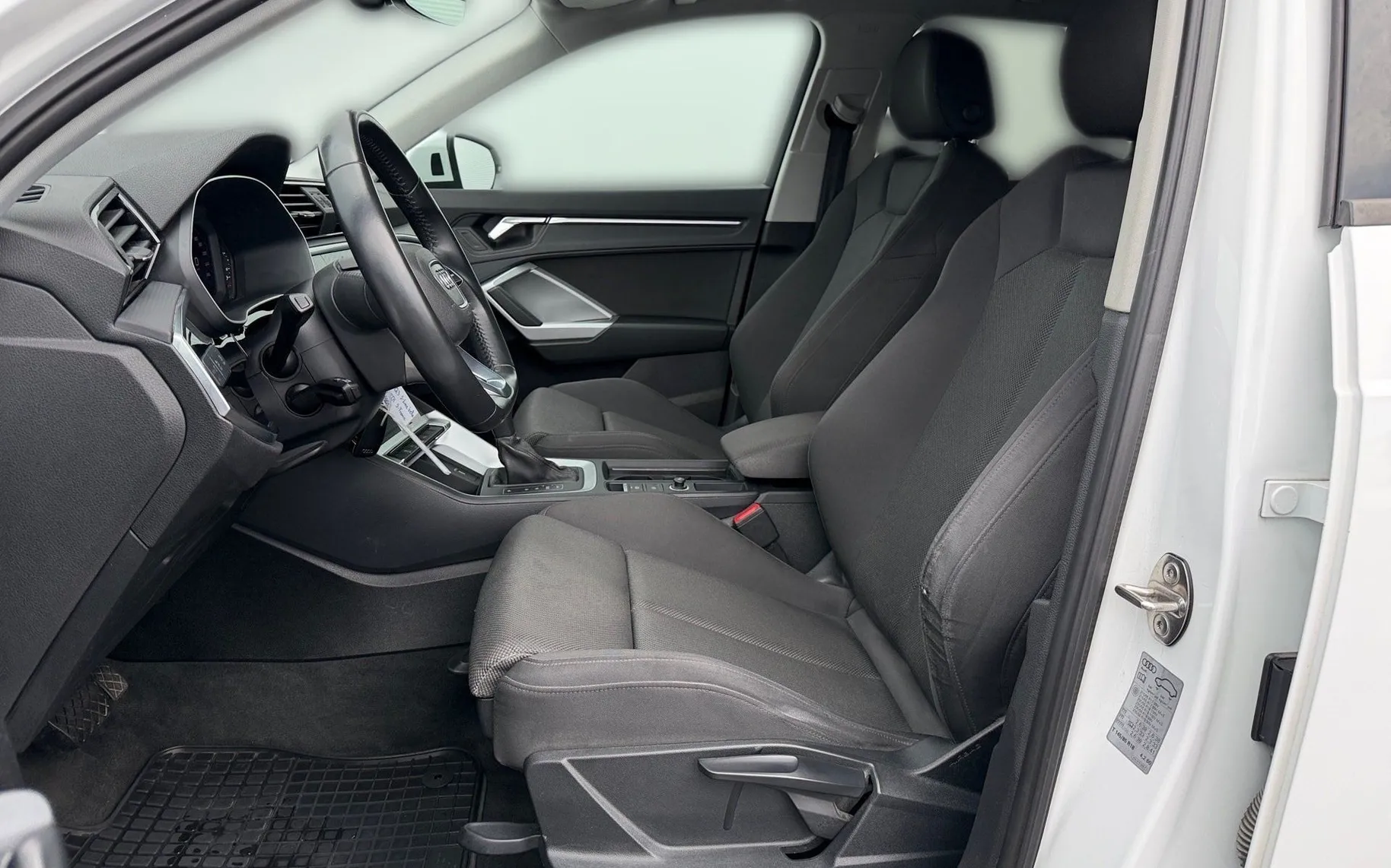 Notranja slika - Audi Q3 - 35 TDI S line S tronic-SLO-ACC-Mrtvi kot-Ambient.. - 7