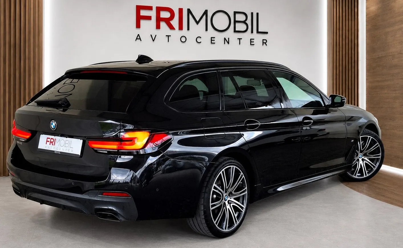Zunanja slika - BMW Serija 5 - Touring: 530d xDrive M-SPORT•4CONTROL•AIR•AMBIENT•ACC•AL - 3