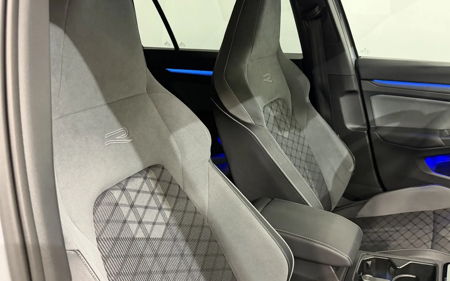 Notranja slika - VW Golf Variant - 2.0 TDI-R-LINE-VIRTUAL-AVT-ACC-NAVI-KAMERA-F1-PDC. - 12