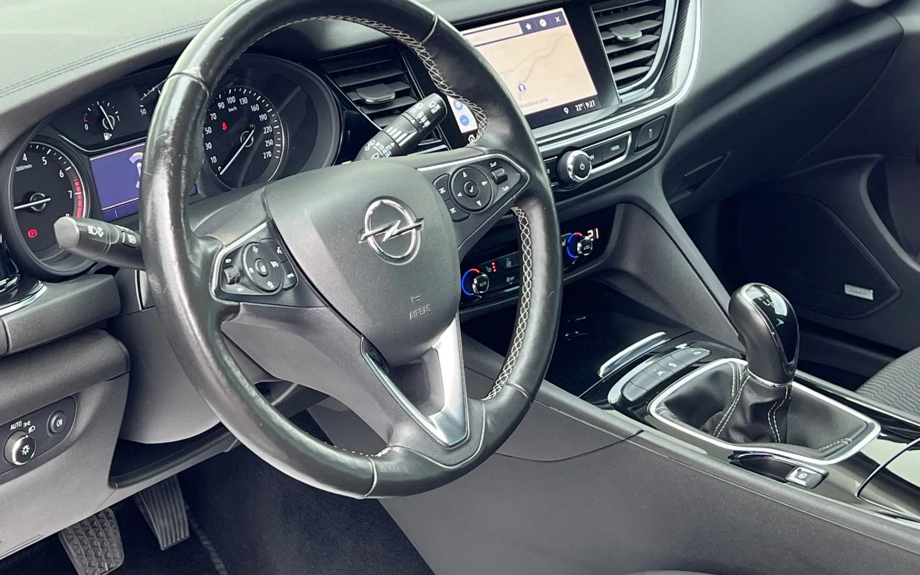 Notranja slika - Opel Insignia - Sports Tourer 1.5 Turbo+1.LAST+SLO+ALU+NAVI... - 11