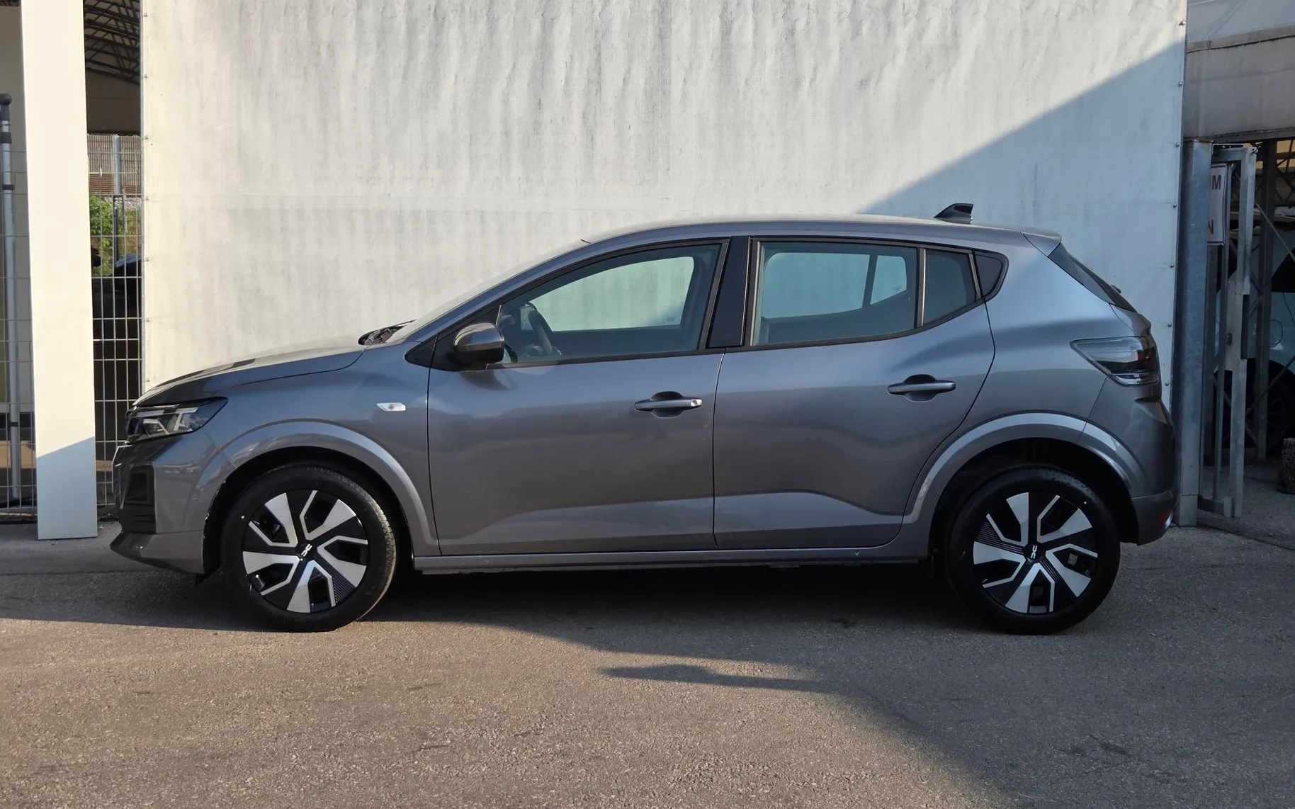 Zunanja slika - Dacia Sandero - 1.0 TCe 100 Expression + Vzvratna kamera + R.kolo - 9