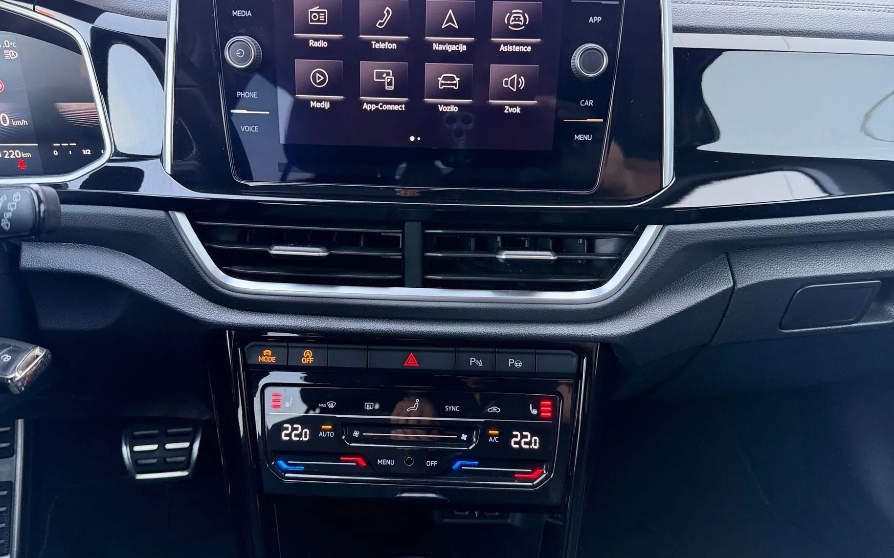 Notranja slika - Volkswagen T-Roc - 2.0 TDI BMT R-Line DSG-Vl.kljuka-Masaža-IQ Light.. - 9