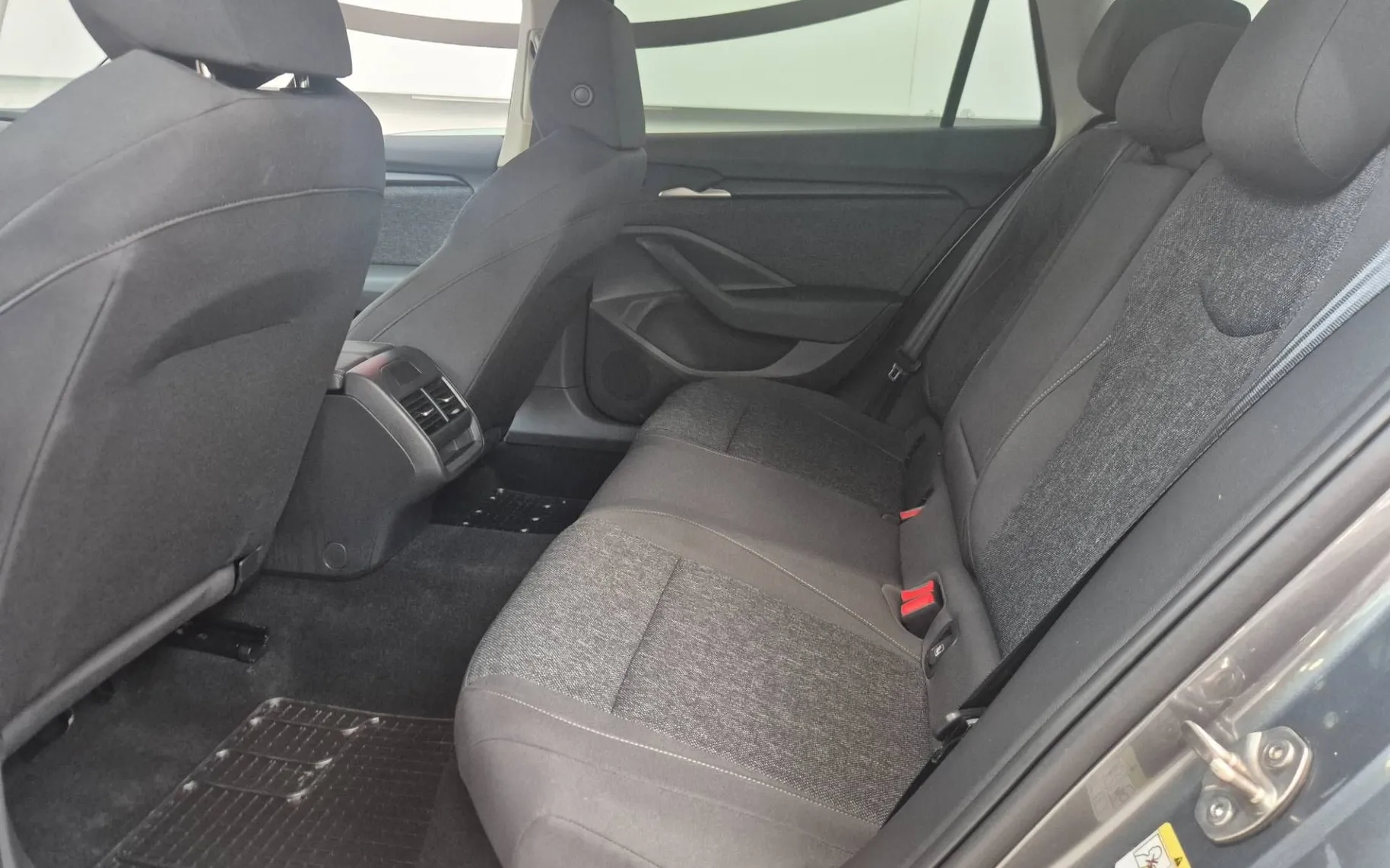 Notranja slika - Škoda Superb - Combi 2.0 TDI DSG Essence - 9