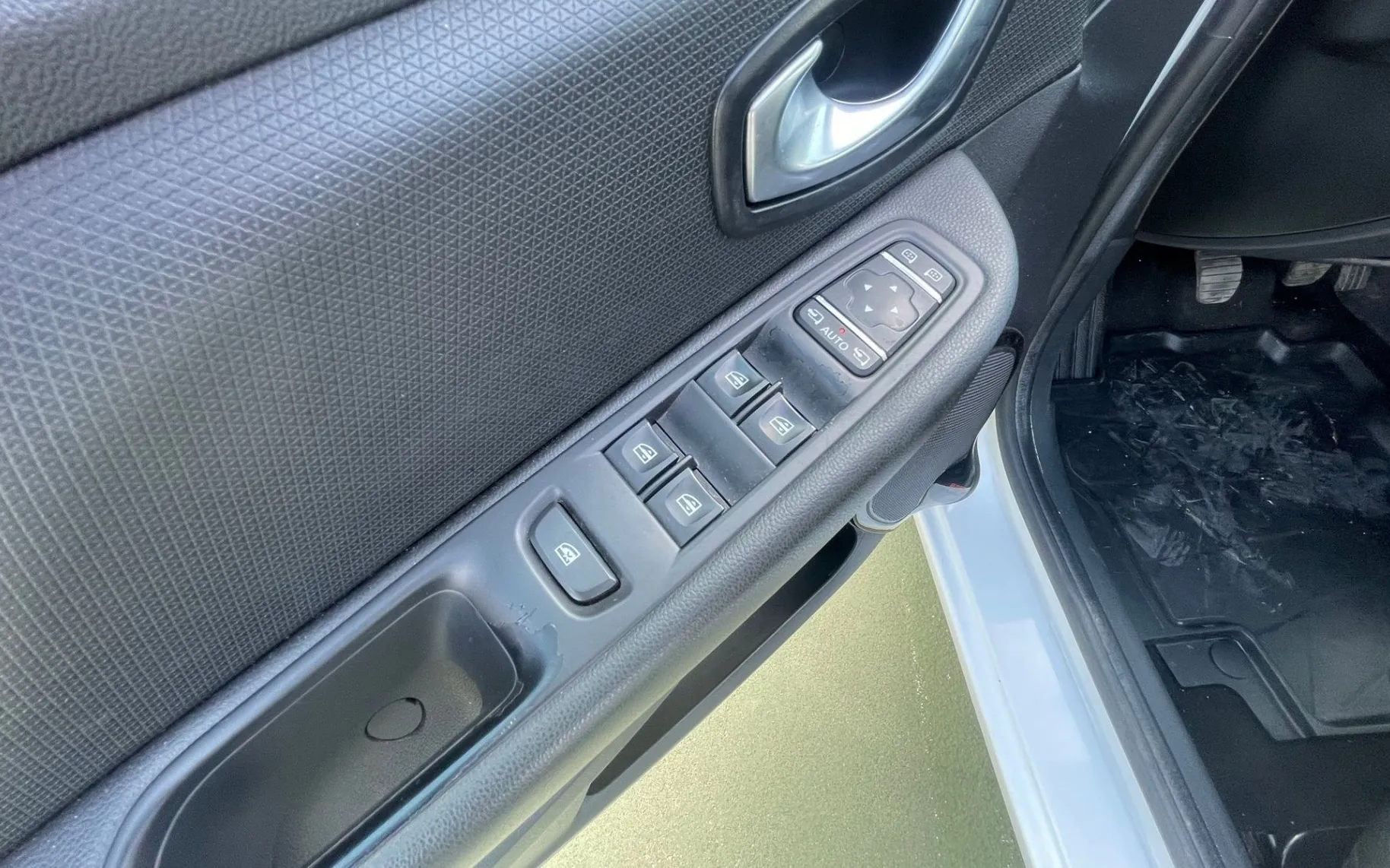 Zunanja slika - Renault Clio - Intens 1.2 16v 2XPDC.LED.DELNO USNJE. - 15