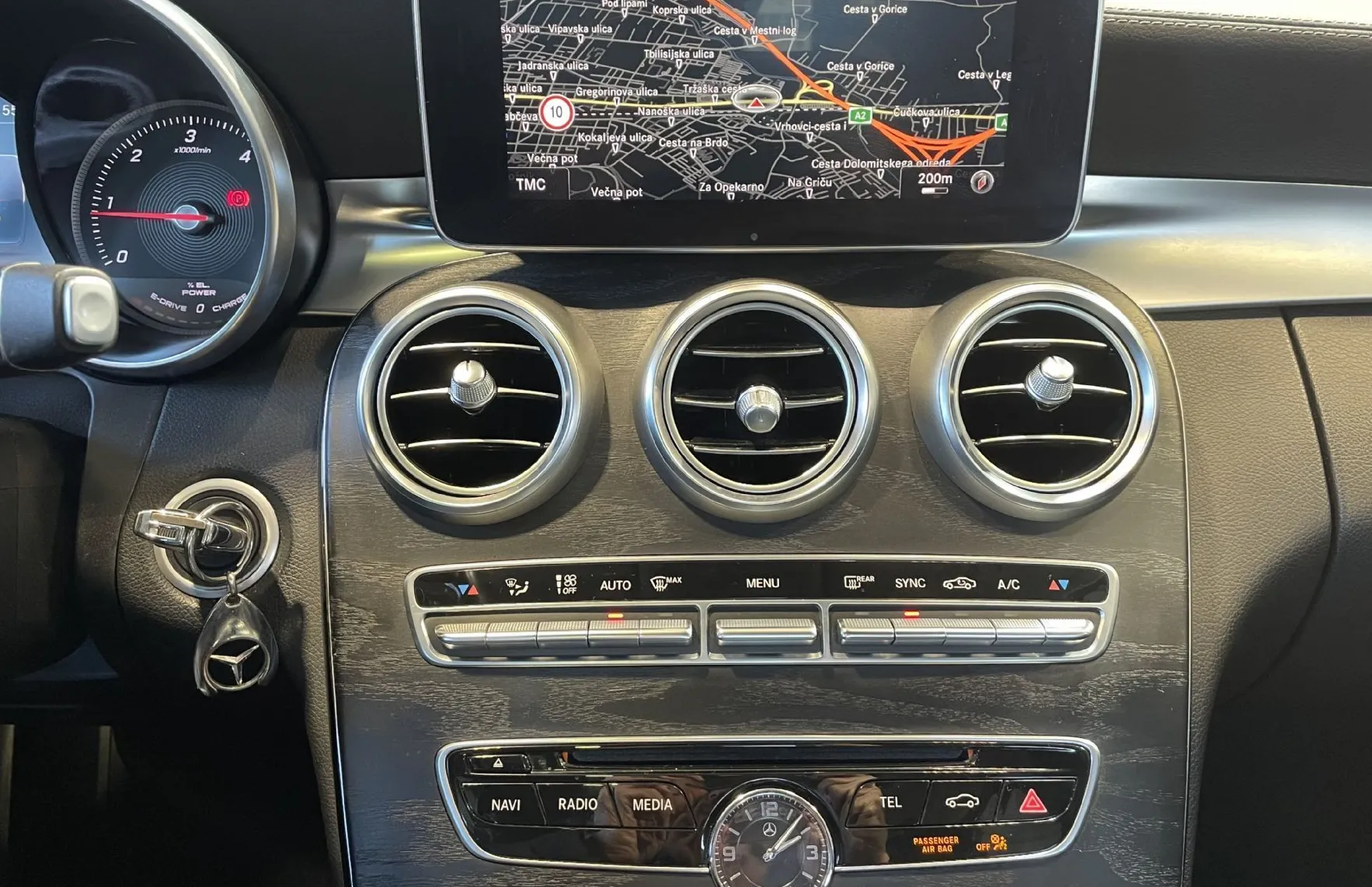 Zunanja slika - Mercedes-Benz C-Razred - AVANTGARDE-HEAD UP-PANO-LED-NAVI-KAMERA-ALU - 16