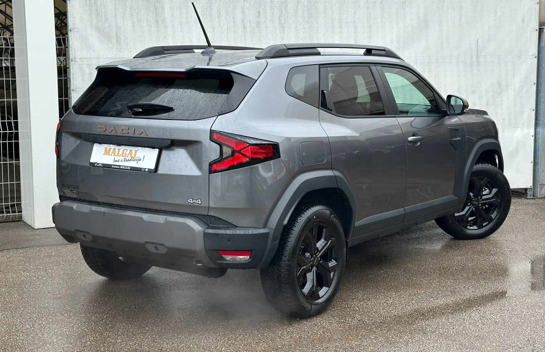 Zunanja slika - Dacia Duster - Extreme Hybid-G 150 4X4 Avtomatik-Cena na gotovino - 4