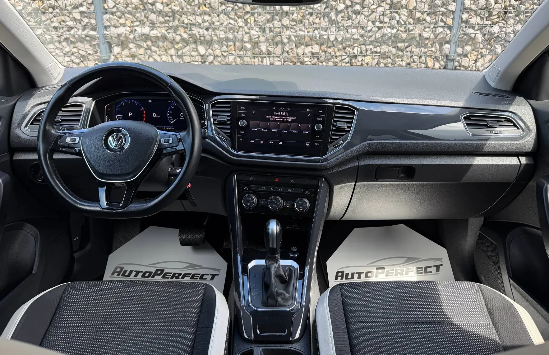 Zunanja slika - Volkswagen T-Roc - 1.5 TSI|R-Line|Virtual|ACC|PotrjenaServ.|... - 10