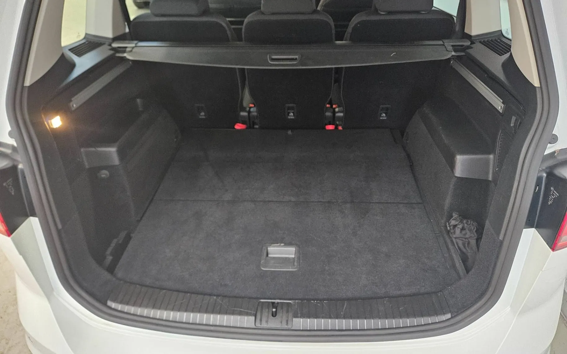 Notranja slika - Volkswagen Touran - 2.0 TDI BMT DSG - 10