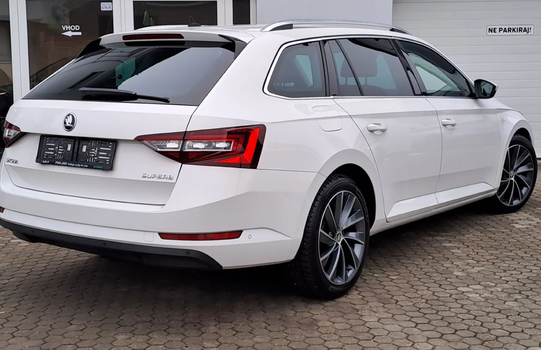 Zunanja slika - Škoda Superb - 2.0 TDI L K Combi 110 kW - 3