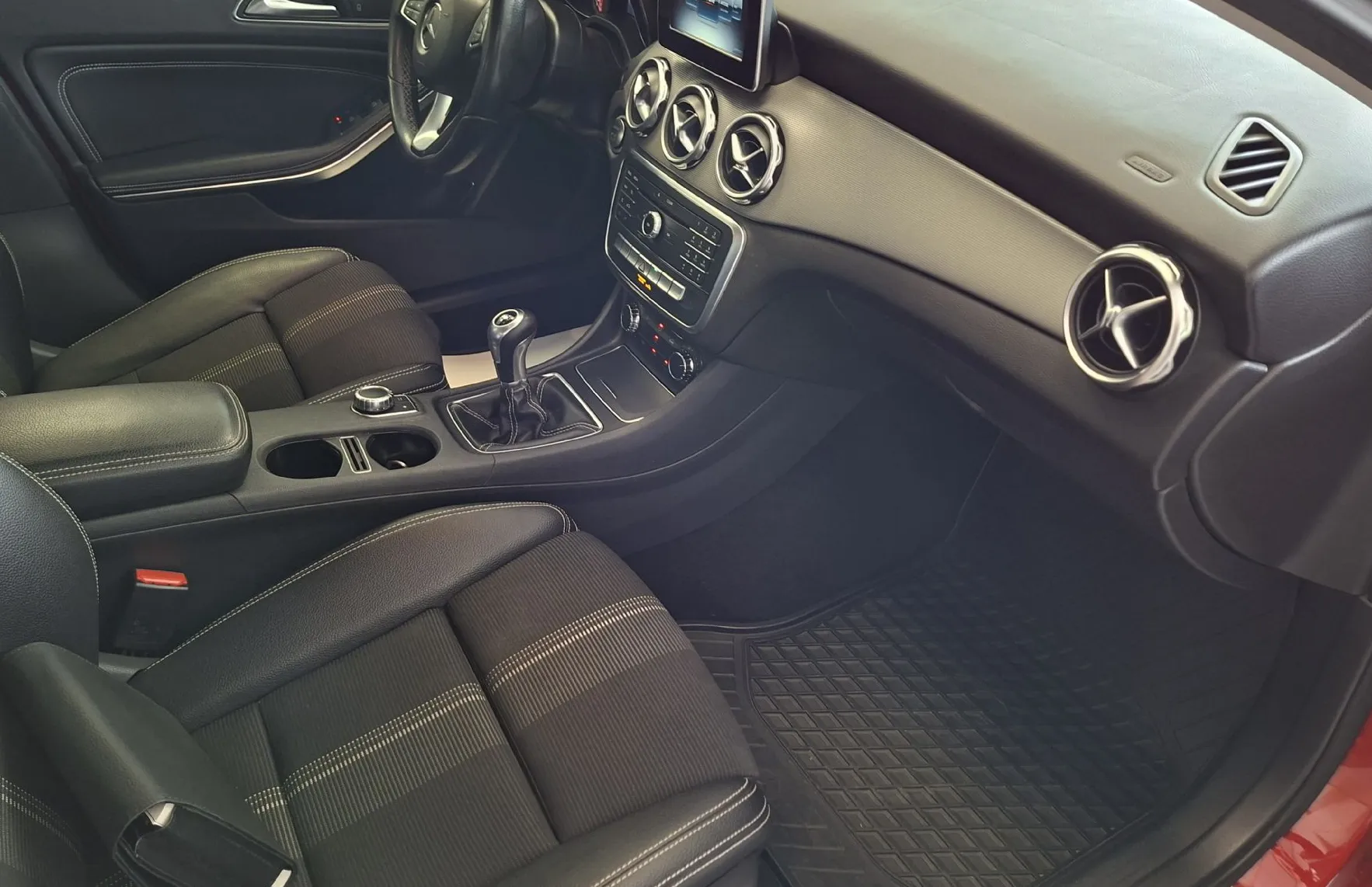 Zunanja slika - Mercedes-Benz GLA-Razred - GLA 180 URBAN - 10