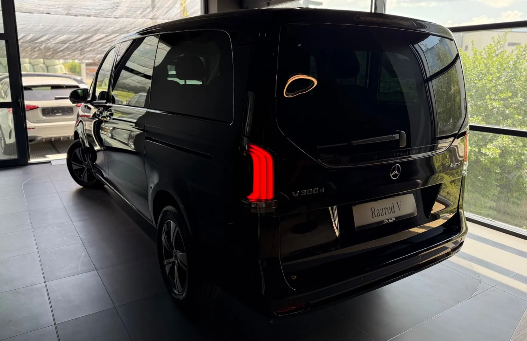 Zunanja slika - Mercedes-Benz V-Razred - 300d 4MATIC STYLE dolgi - 6