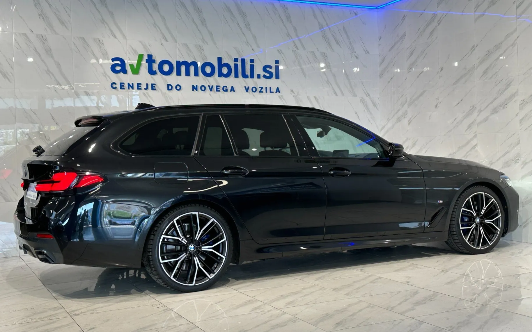 Zunanja slika - BMW serija 5 Touring: - 540d |xD|M|Laser|Pano|360K|HUD|Hlaj|Harman|Memory. - 4