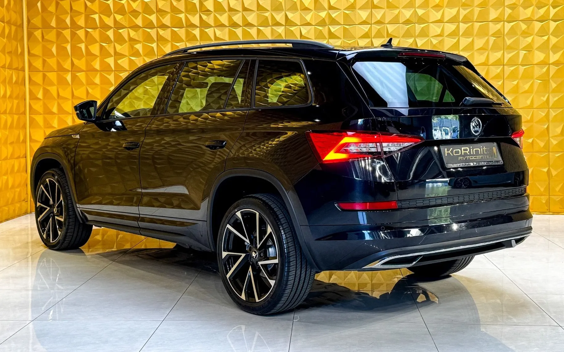 Notranja slika - Škoda Kodiaq - 2.0 TDI AUT. 4X4-Sportline-7 SEDEZEV-GRETJE-KAMERA - 8