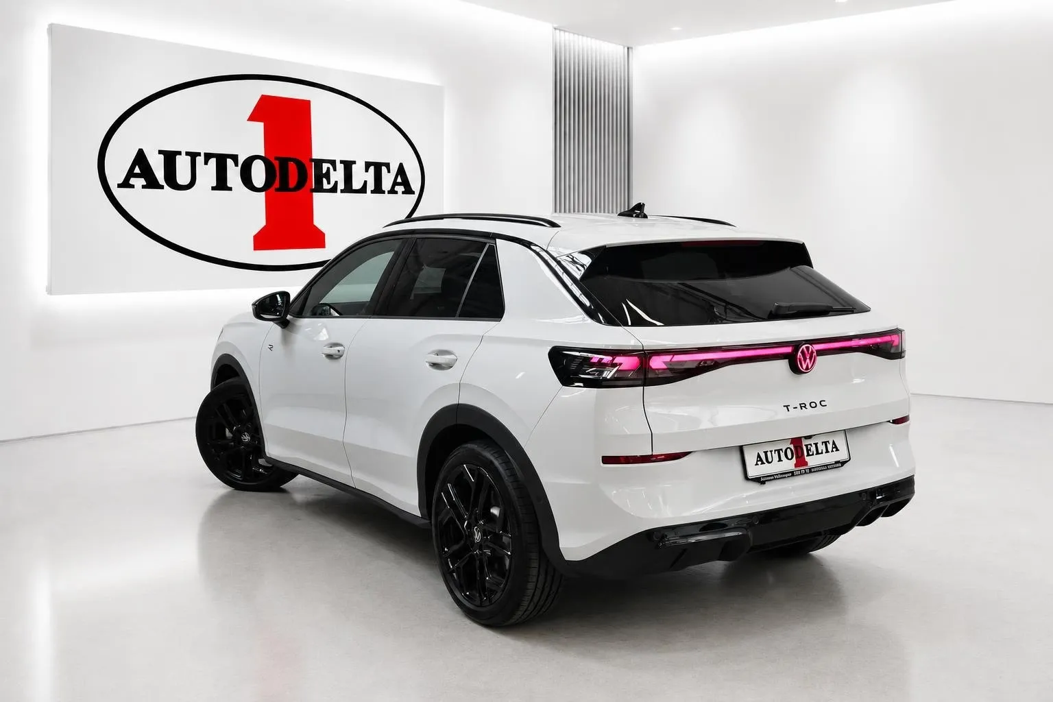Zunanja slika - Volkswagen T-Roc - 1.5 eTSI R-Line DSG - 4