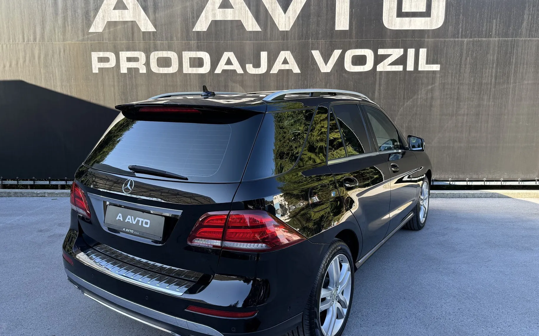 Zunanja slika - Mercedes-Benz GLE-Razred - GLE 250d-PANORAMA-360°-USNJE- NAVI-H K - 6