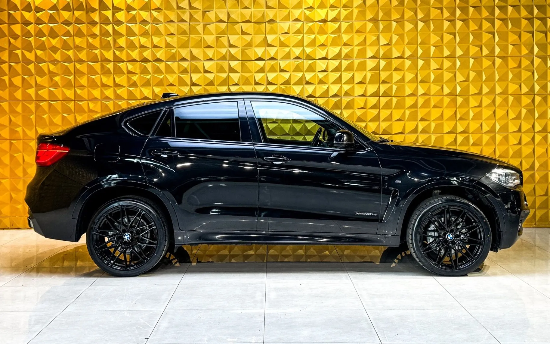Notranja slika - BMW serija X6: - xDrive30d M Sport-LED-VIRTUAL-KAMERA-HEAD UP... - 12