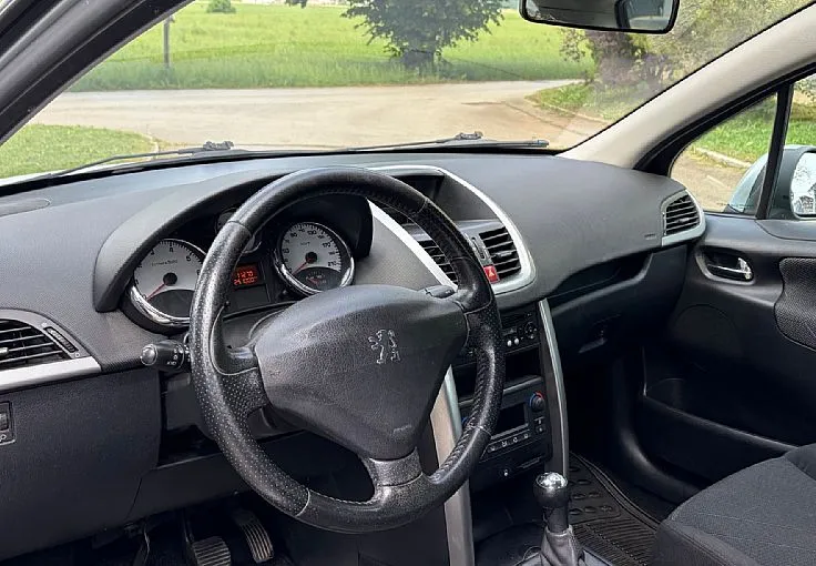 Zunanja slika - Peugeot 207 - Premium 1.4 16V - 9
