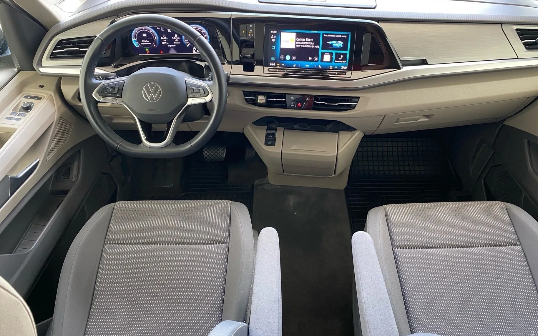 Notranja slika - Volkswagen Multivan - 2.0 TDI DSG Life EDITION - 10
