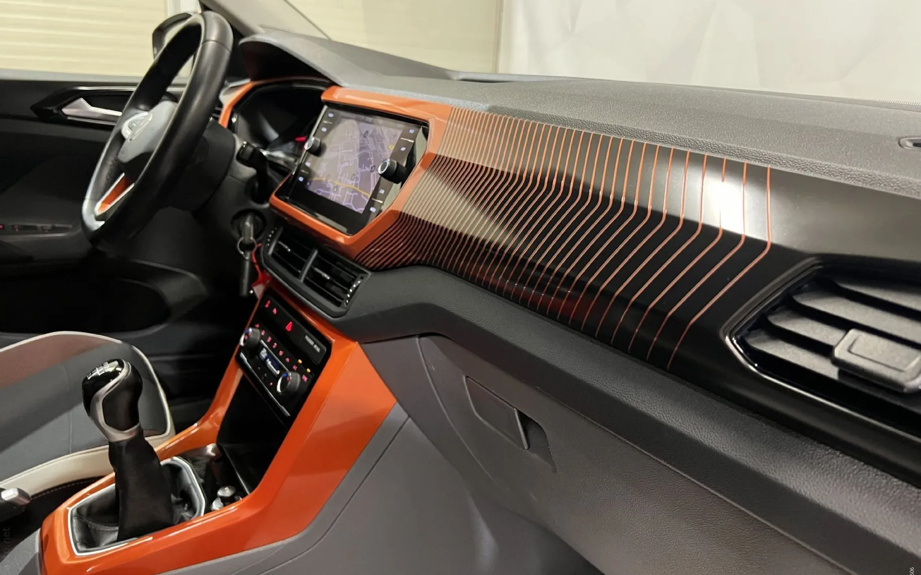 Notranja slika - Volkswagen T-Cross - 1.0 TSI-ACC-LED-KAMERA-NAVIGACIJA-PDC-TRAJNIK ... - 12