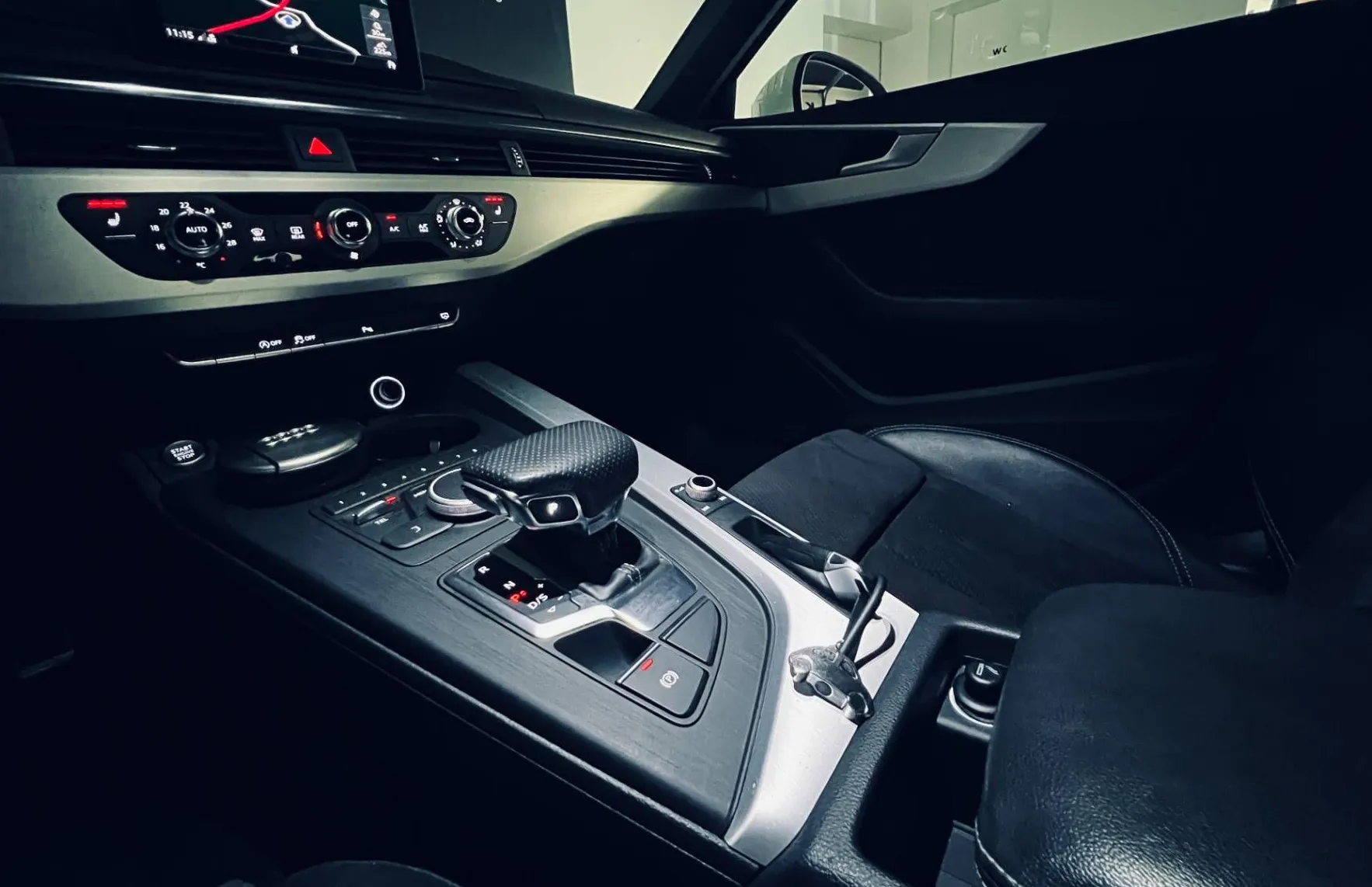 Zunanja slika - Audi A4 - Avant 2.0 TDI S-Line 110  150  PDC-NAVI-ALU18-XENON - 12