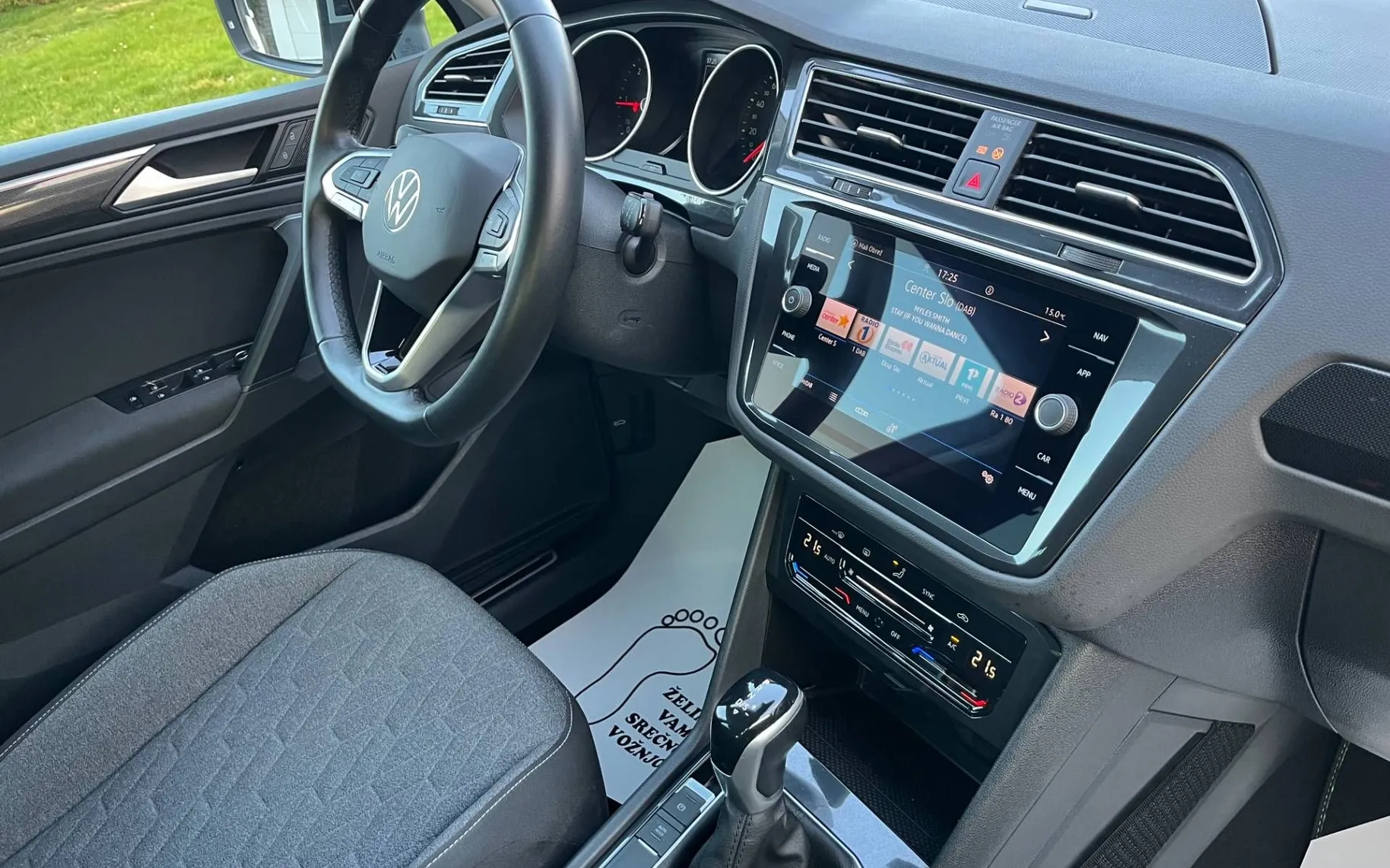 Notranja slika - Volkswagen Tiguan - 2.0 TDI SCR BMT -1 LASTNIK-ALU-LED-KAM-ODLIČEN... - 10