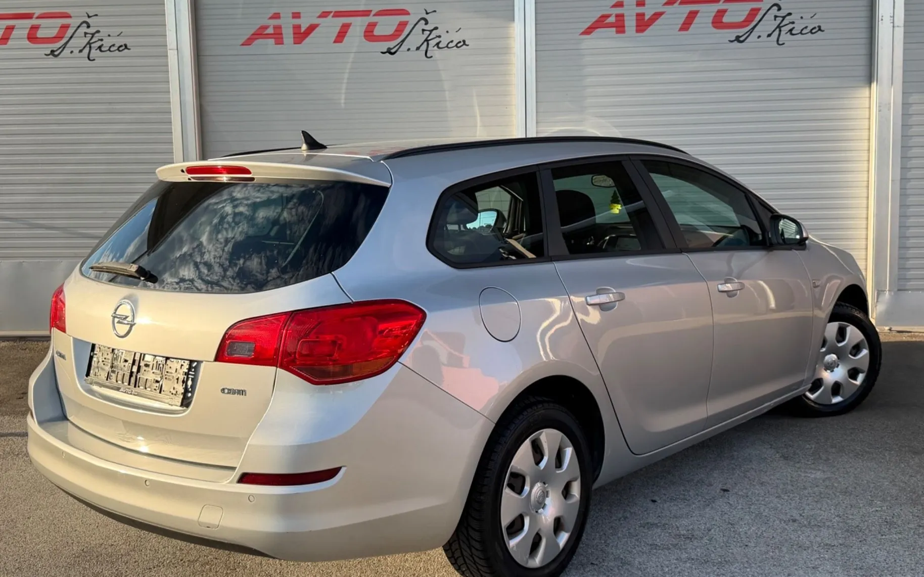 Zunanja slika - Opel Astra - 1.7 CDTI-NAVIGACIJA-TEMPOMAT-SERVISNA KNJIGA-PDC - 4