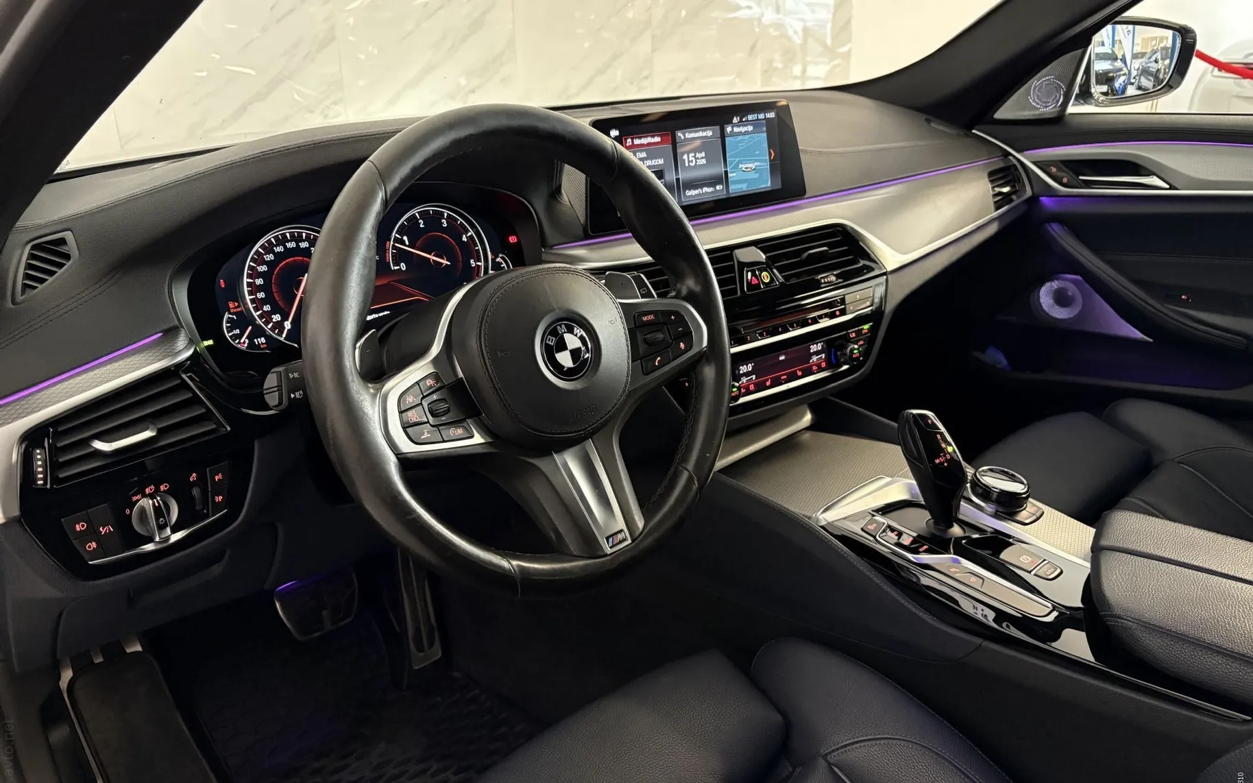 Notranja slika - BMW serija 5 Touring: - 530d|xD|M|ACC|Laser|360K|HUD|BW|NightV|Zračno|TV| - 8